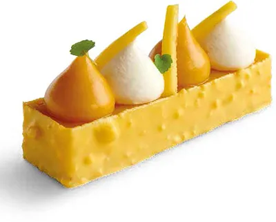 Canoas Con Frambuesas y Crema de Maracuyá