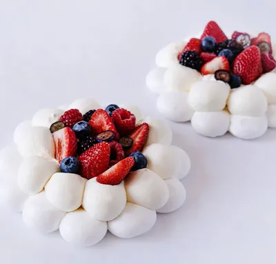 Pavlova Berries